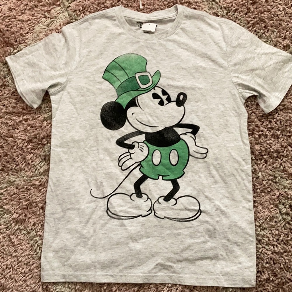 Men’s Mickey tshirt size medium NWT